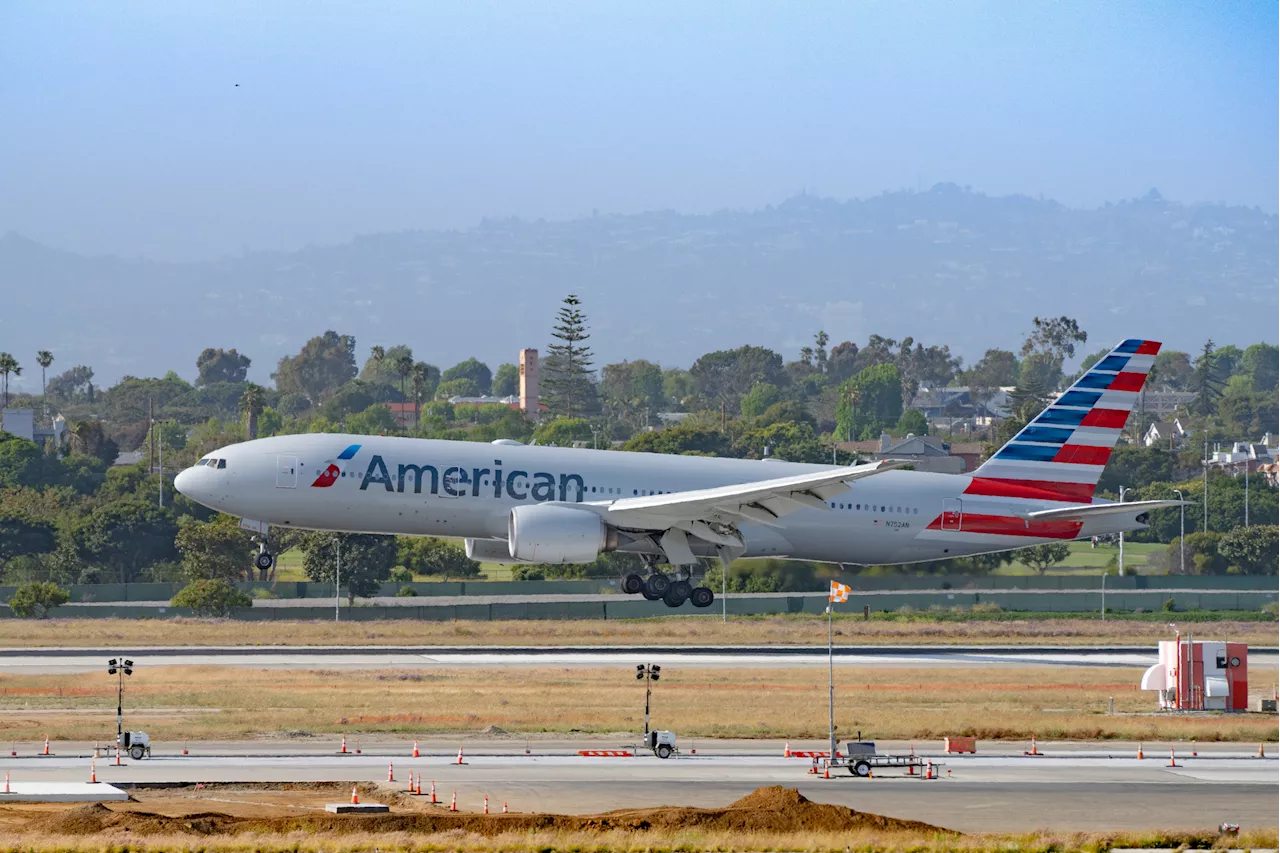 American Airlines Aborts Take-Off After Boeing's Tire Blows Out