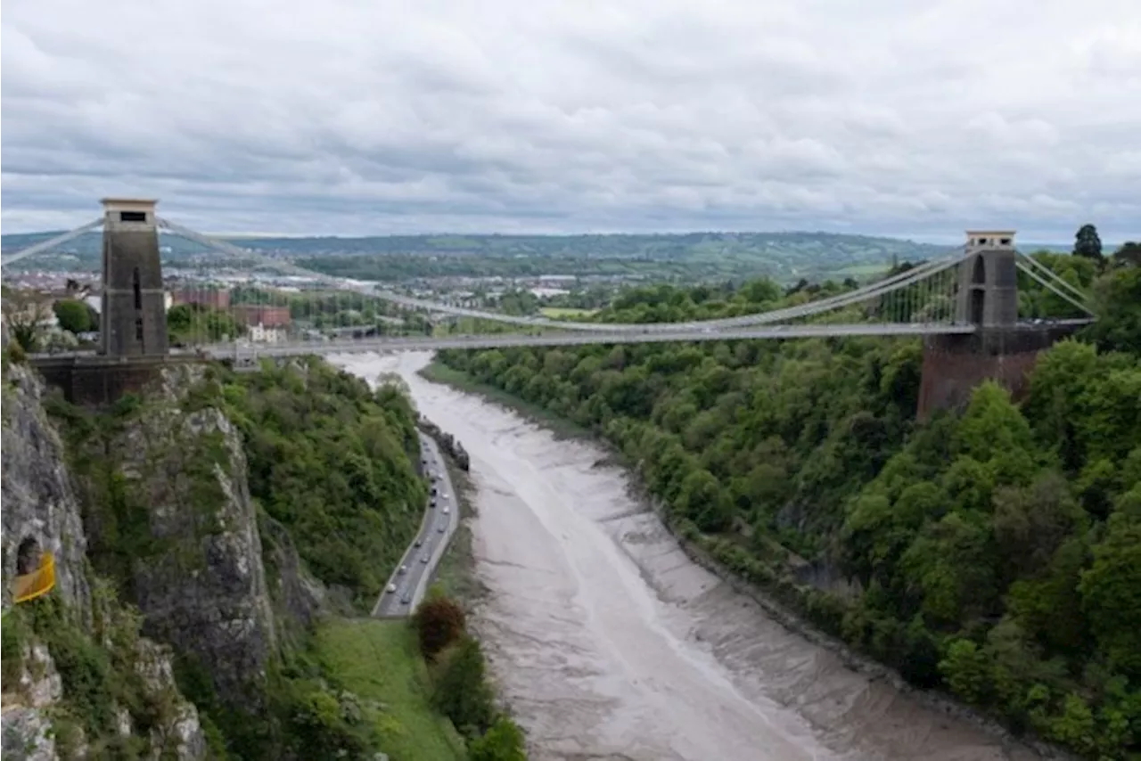 Klopjacht nadat ‘menselijke resten’ gevonden worden in koffers op brug in Bristol