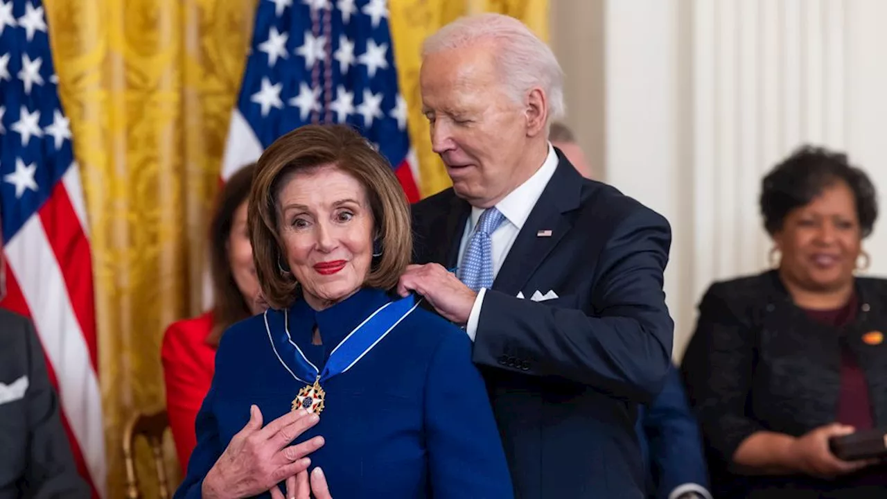 Eerste Democratische senator keert zich tegen Biden, ook Pelosi uit twijfel