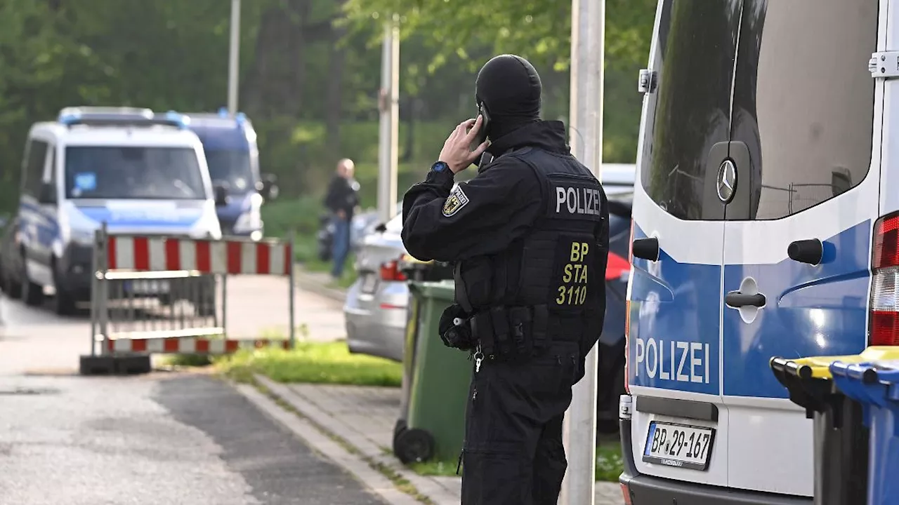 Nordrhein-Westfalen: Schleuser-Bande: 16 Beschuldigte aus Umfeld kommunaler Ämter