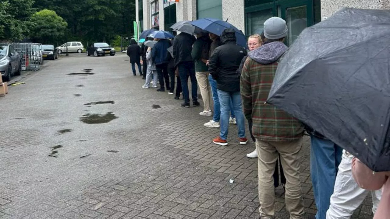 Minder PostNL-punten in Tilburg zorgt voor lange wachtrijen