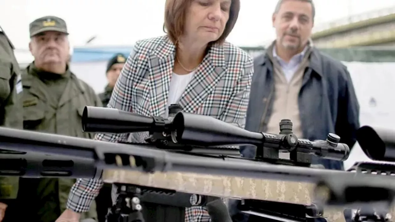 Patricia Bullrich compra armas sin control