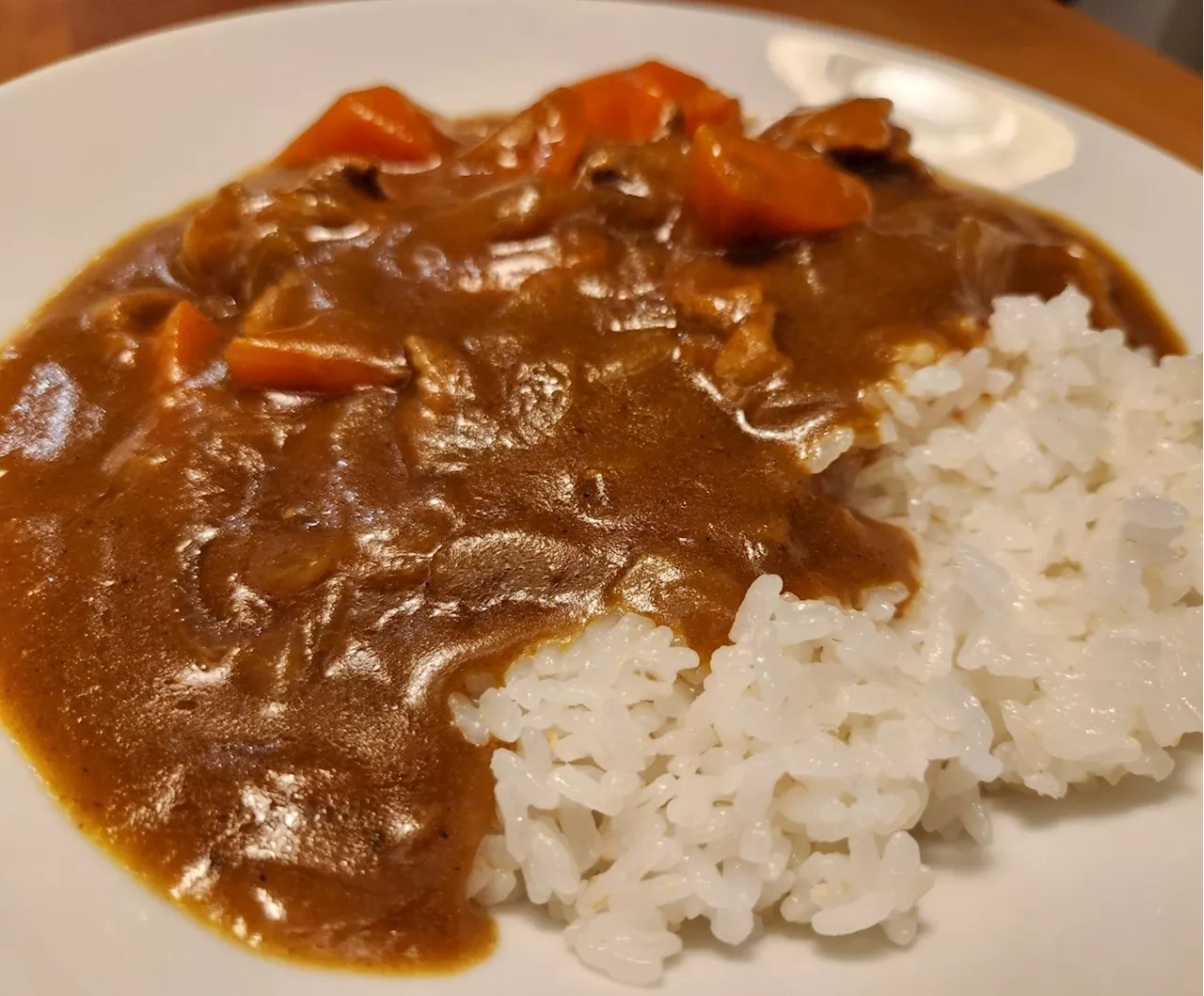 「カレーライス物価」が急上昇 カレー1食分の費用323円、過去10年で最高 「カレーライス物価指数」は前年同月比8.3％上昇、12カ月連続プラス