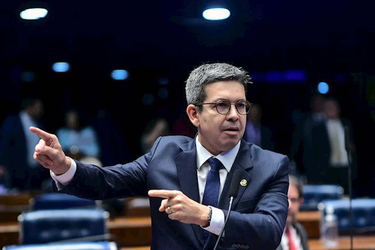 Randolfe diz que monitoramento de autoridades pela Abin foi crime contra a democracia