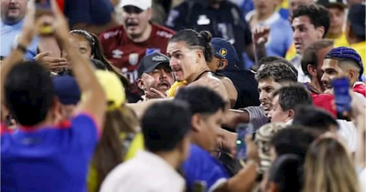 Uruguay-Colombia, Darwin Nunez si scontra coi tifosi colombiani a fine partita