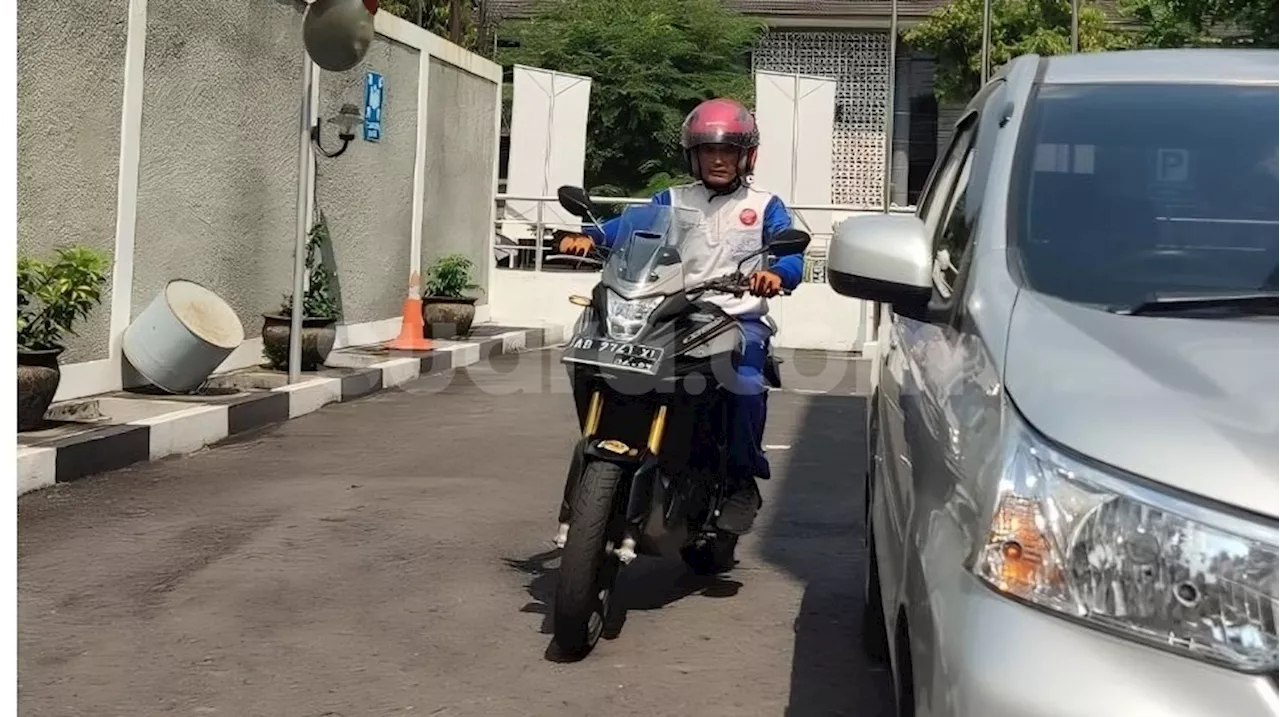 Teknik Tepat Menyalip Mobil yang Parkir Di Pinggir Jalan, Ritual Ini Wajib Dilakukan