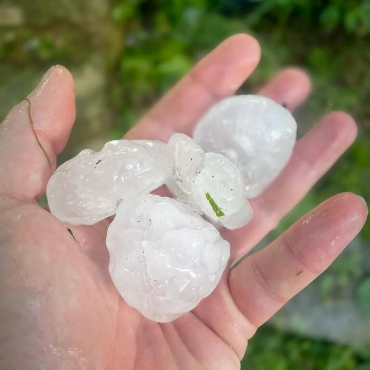 « Des grêlons de la taille de balles de golf » : un violent orage de grêle s’abat sur Sauveterre-de-Guyenne, en Sud-Gironde