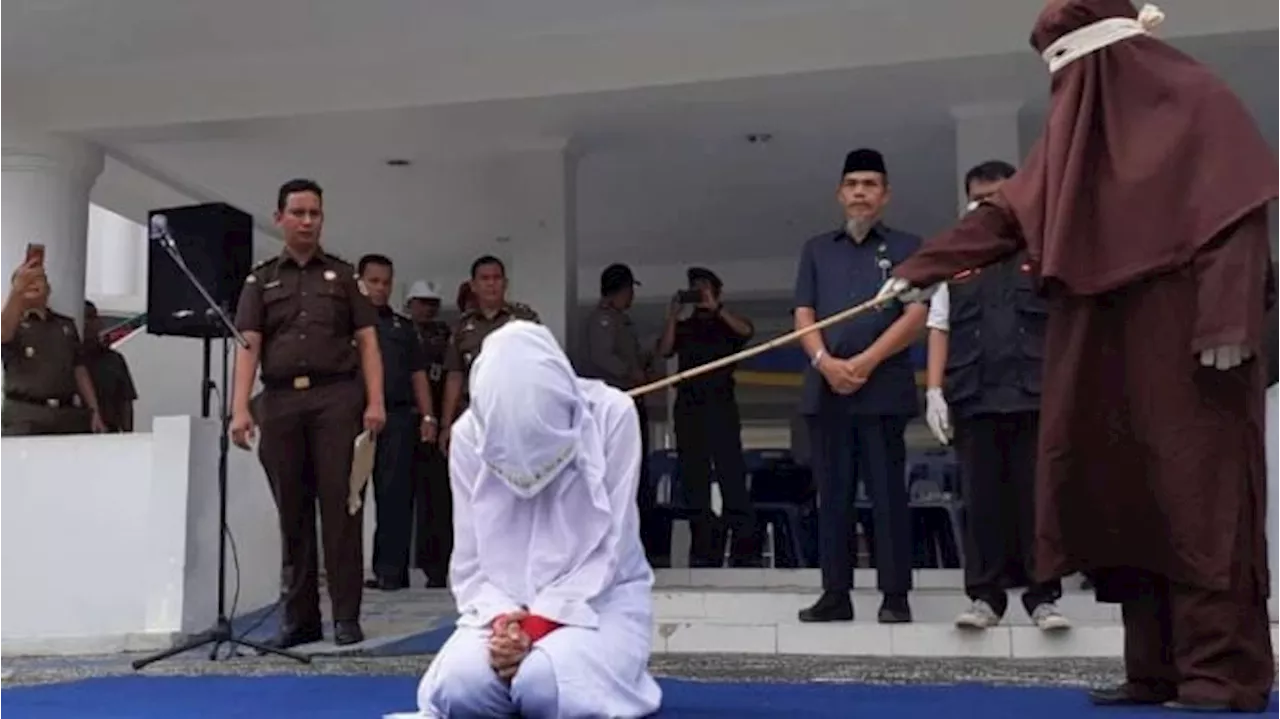 Ketahuan Mesum, Oknum Polisi di Aceh Dihukum 10 Kali Cambuk