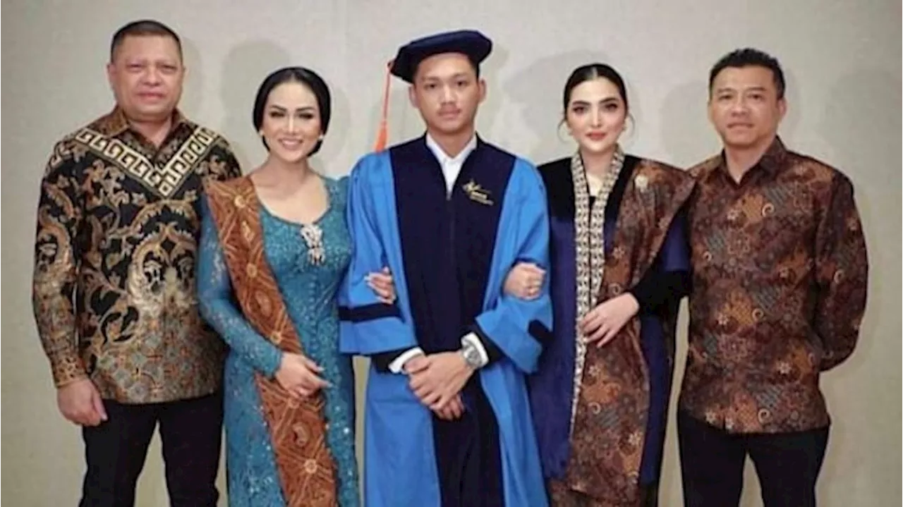 Wisuda Didampingi Krisdayanti dan Ashanty, Azriel Hermansyah Ungkap Isi Hati