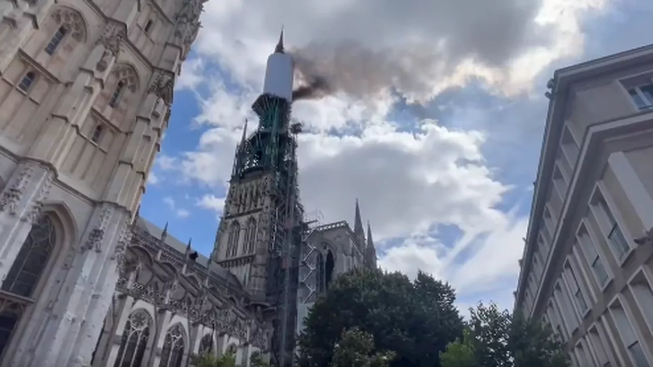 News des Tages: Feuer in weltberühmter Kathedrale in Rouen ausgebrochen