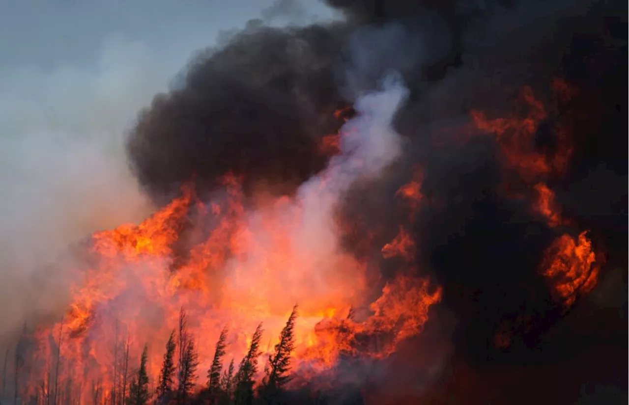 Wildfires Encircle Canada’s Oil-Sands City Amid Hot Weather