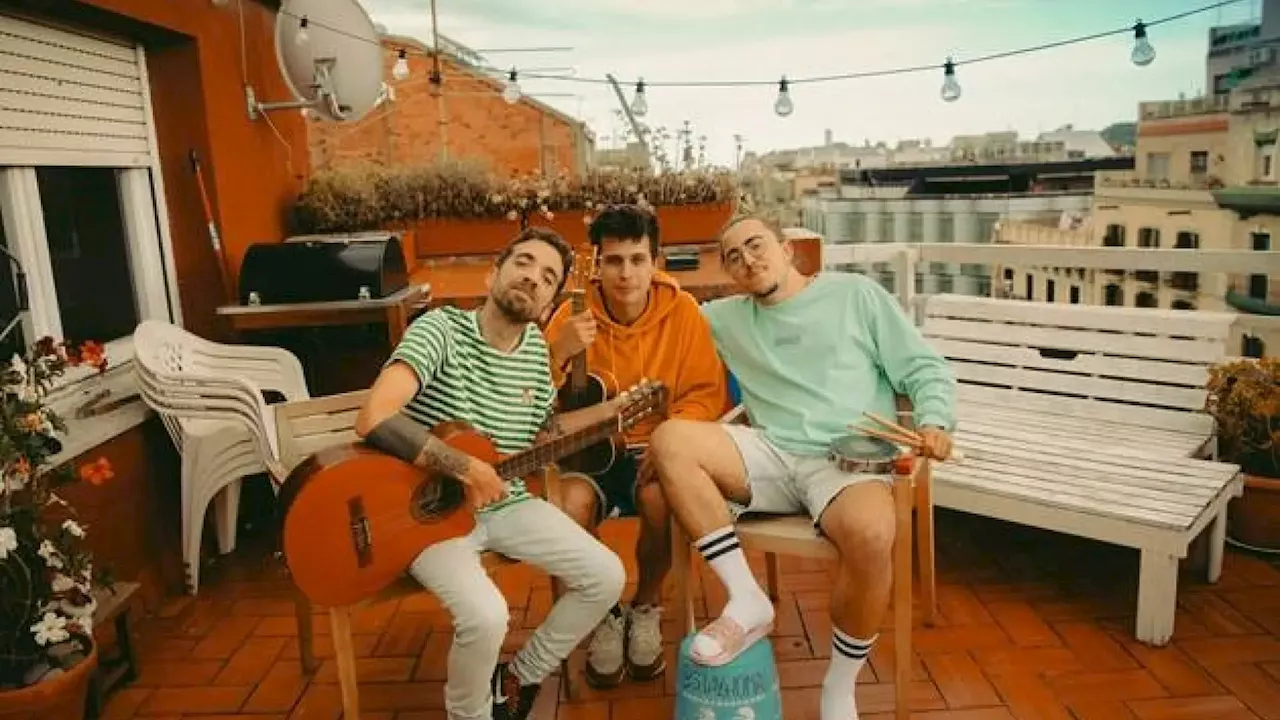 'To lo ke', la nueva canción de Stay Homas, el joven trío catalán al que la pandemia dio fama