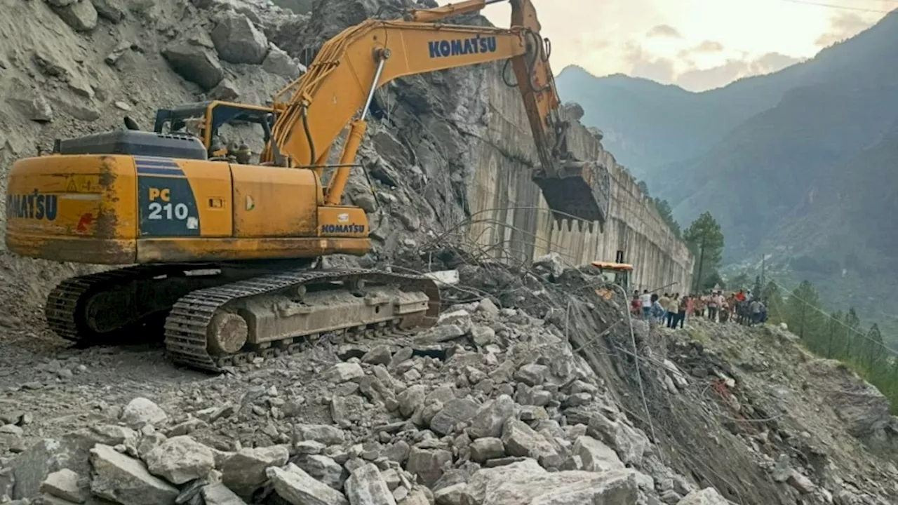 दरकते पहाड़ और टूटती चट्टानें...मॉनसून की बारिश ने बढ़ाई मुसीबत, बदरीनाथ हाईवे 3 दिन से बंद, लगा लंबा जाम