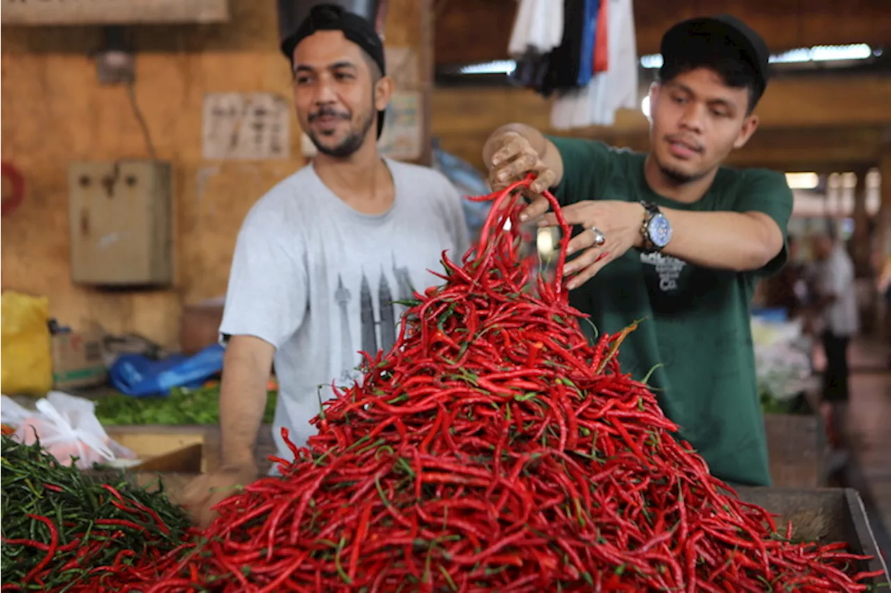 Peperoncini in vendita in un mercato di Aceh, in Indonesia