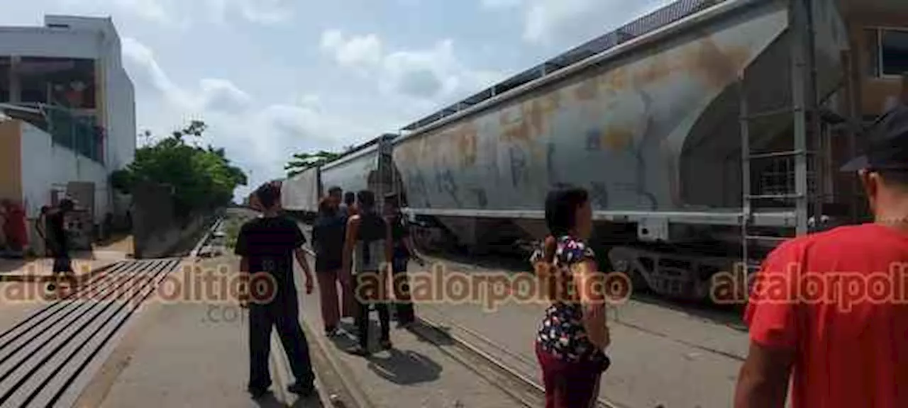 Barda por Tren del Istmo desata molestias en Coatzacoalcos