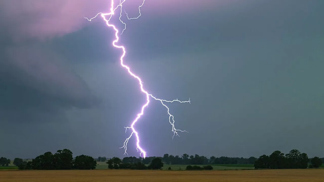 Wetter in Bayern: Blitzschlag und Hagel - Unwetterwarnung für Teile Unterfrankens