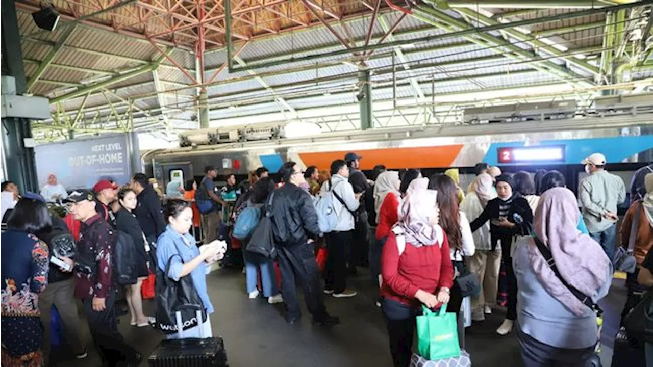 Naik Terus! Jumlah Penumpang Kereta dari Jakarta Tembus Segini