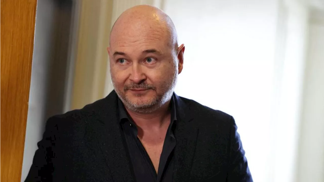 Sébastien Cauet : l’animateur, mis en examen pour viols, autorisé à exercer de nouveau