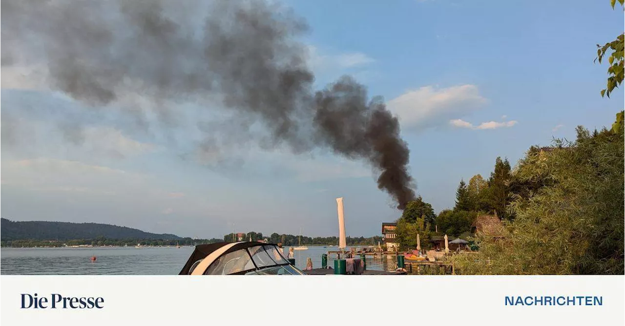 E-Motorboot fängt am Wörthersee Feuer, Bootshaus brennt ab