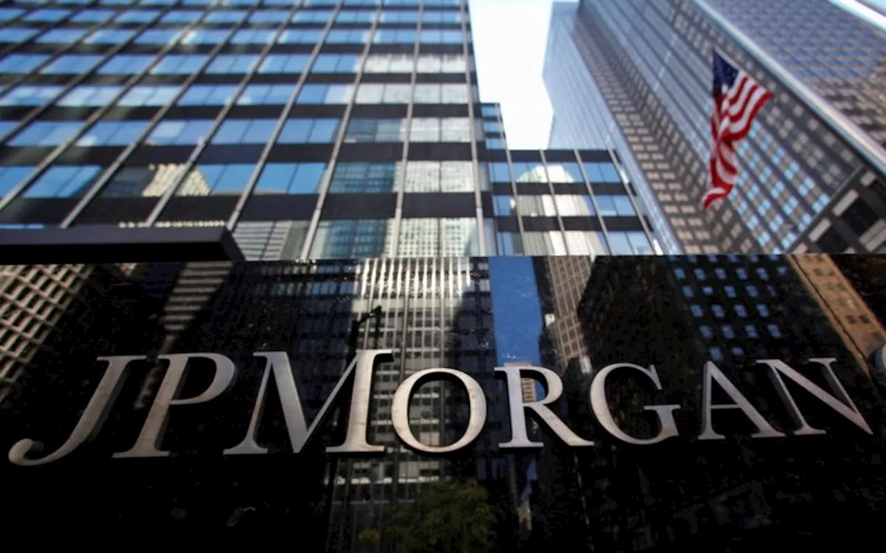 JPMorgan’s quarterly profit jumps on higher investment banking fees, accounting gain