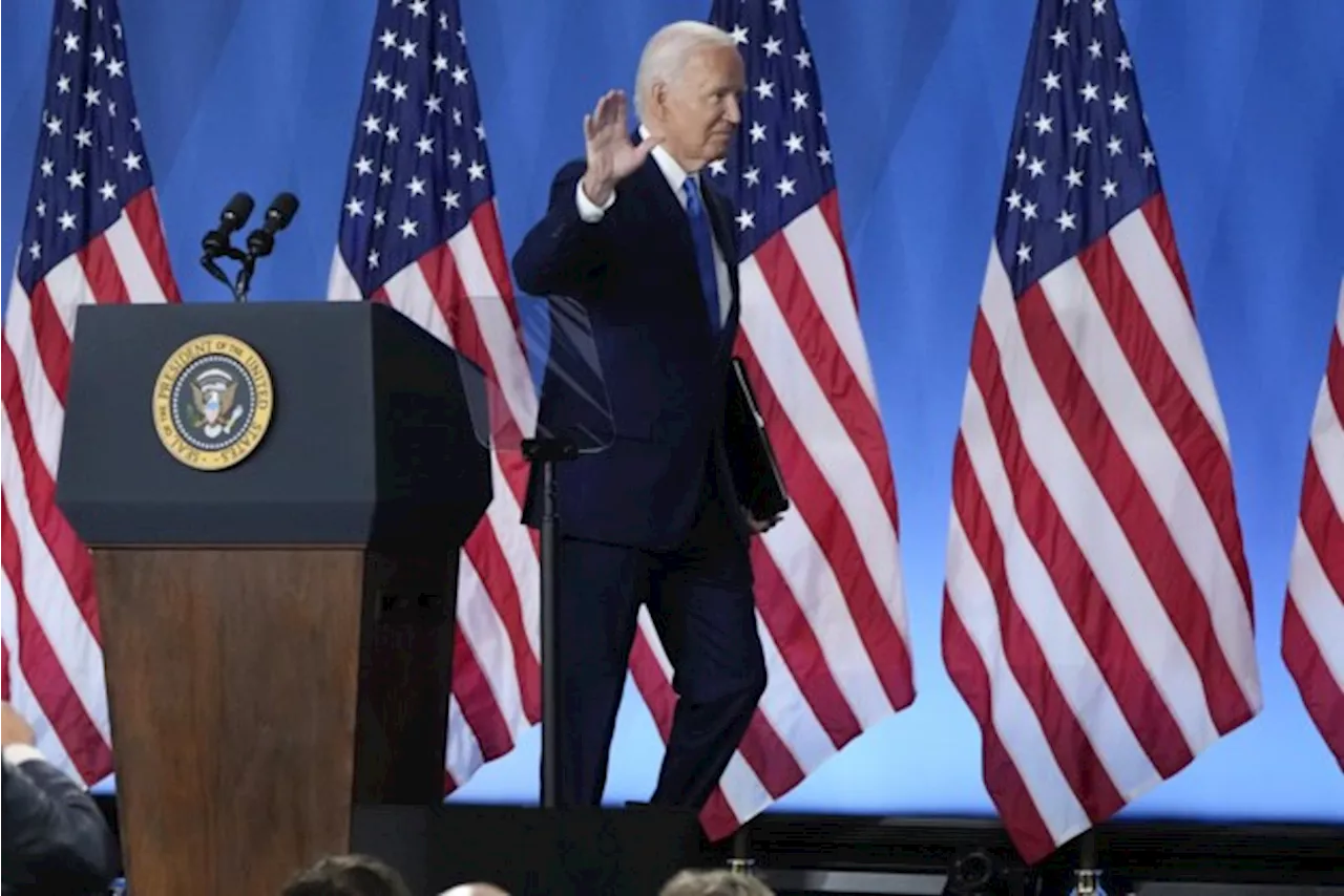 Trump lacht Biden uit, meerdere Democraten roepen president meteen na persconferentie op stap opzij te zetten