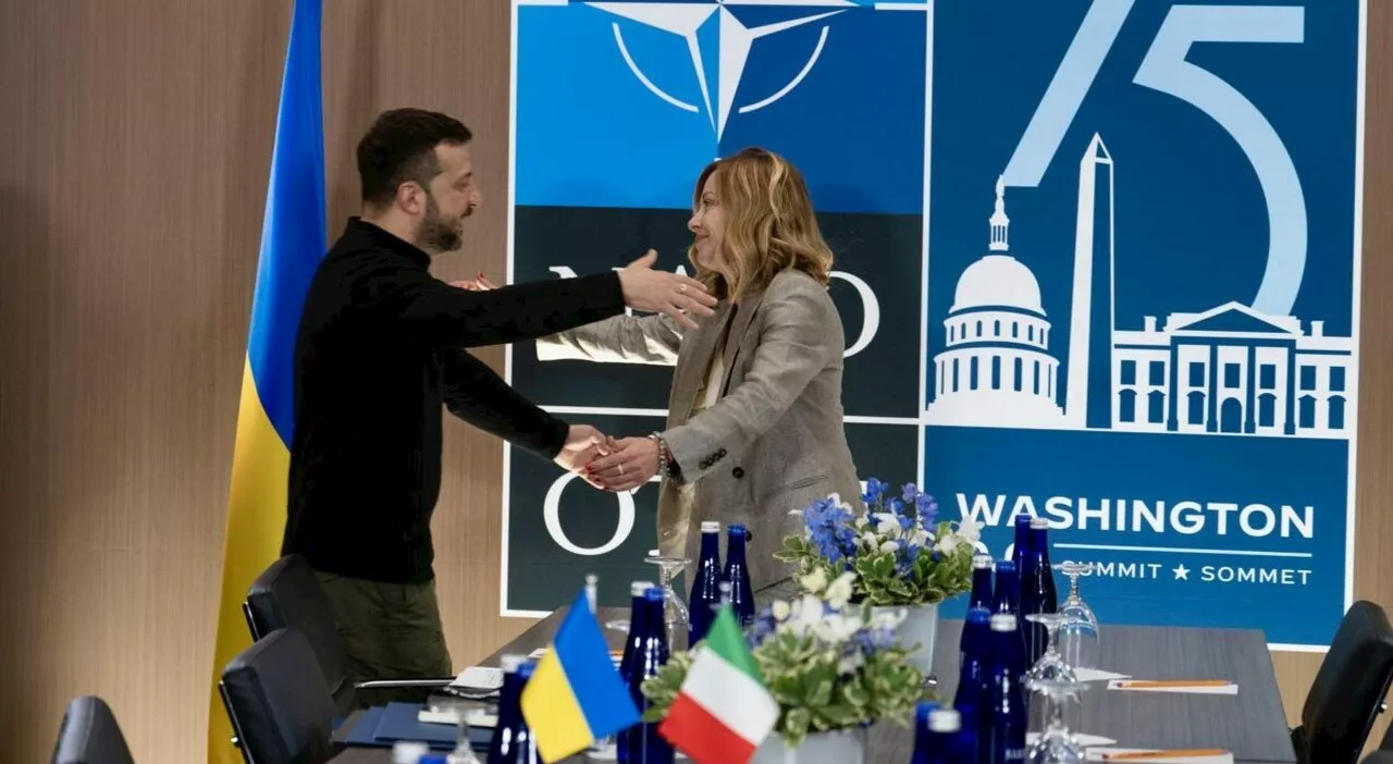 Meloni incontra Zelensky a margine del vertice Nato, la posizione atlantista della premier e le parole su Salv