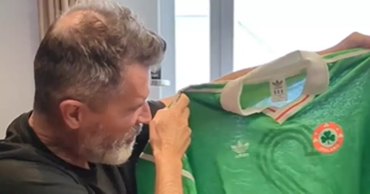 Roy Keane lights up after being gifted classic Ireland shirt by ITV colleagues