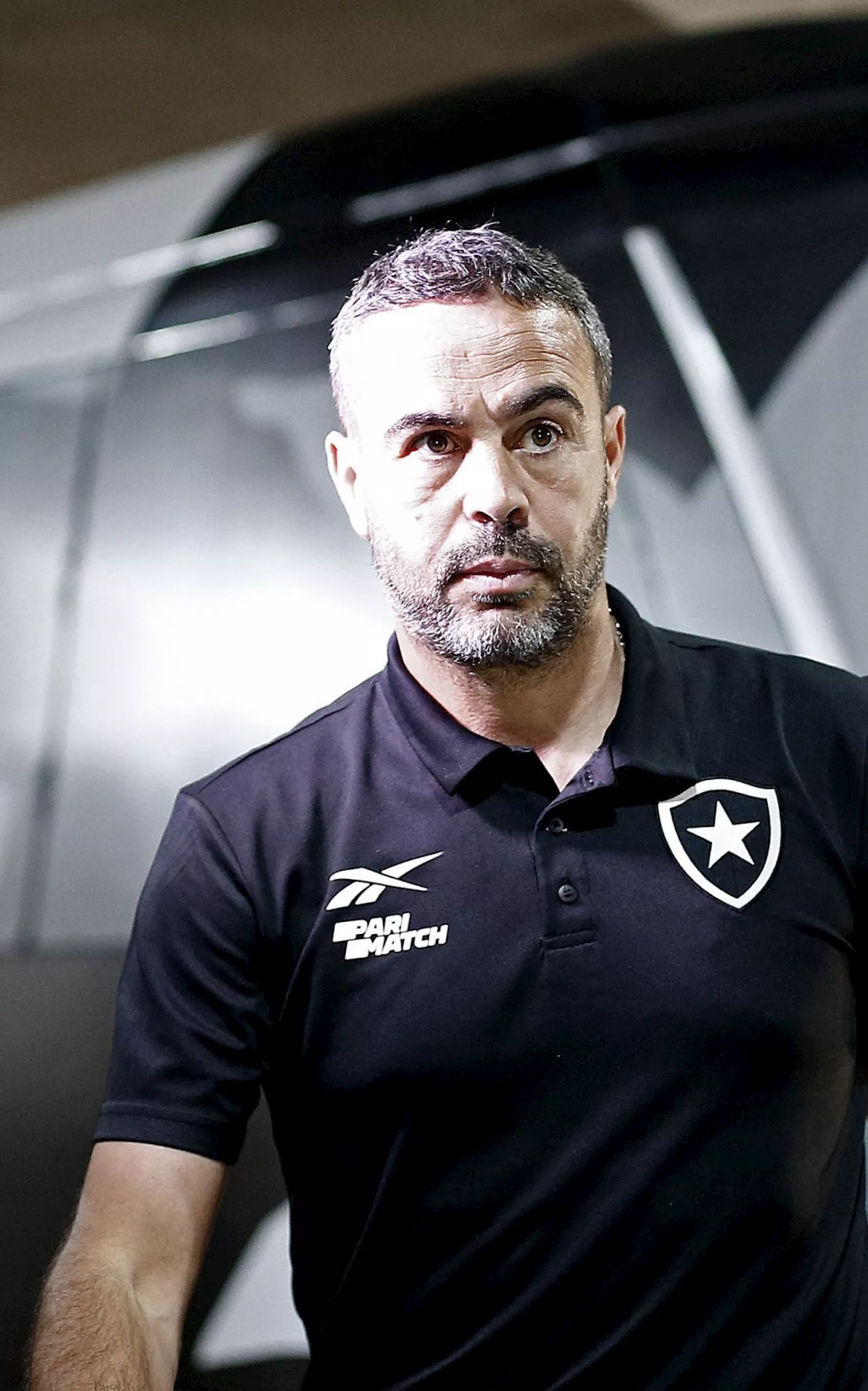 Artur Jorge projeta Botafogo x Palmeiras e atualiza situações de Eduardo e Luiz Henrique