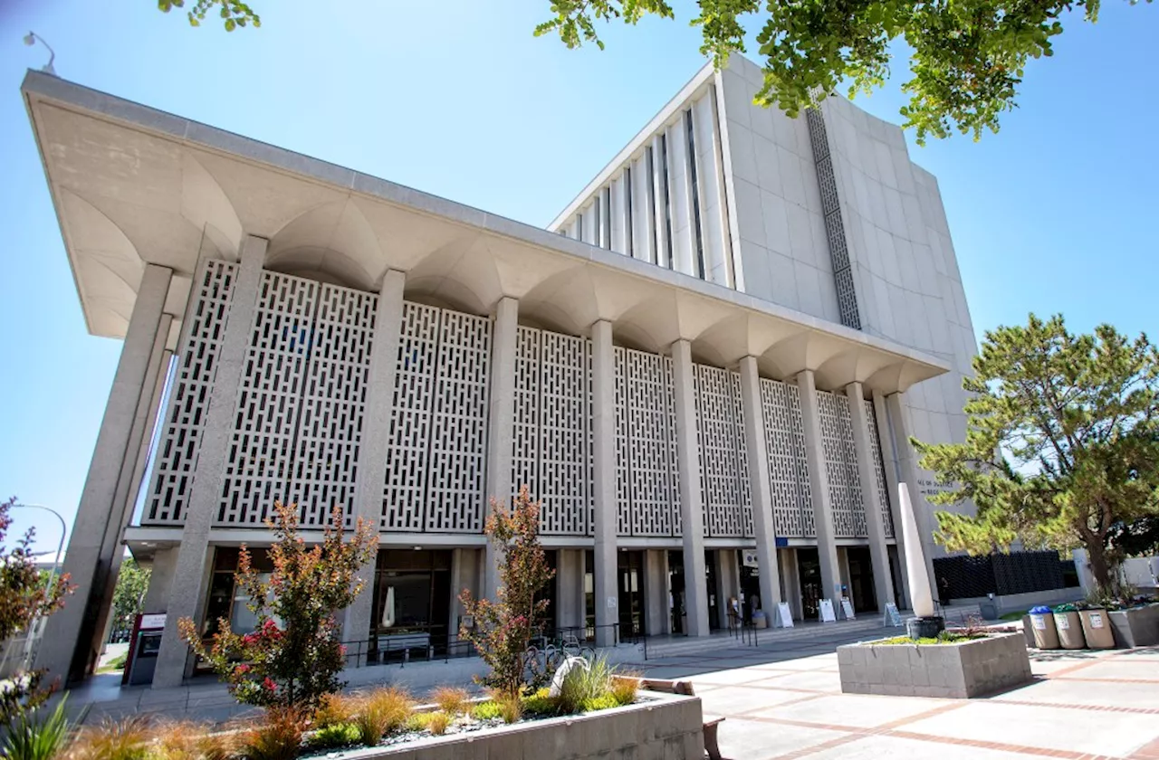 Man sets himself on fire outside San Mateo County Hall of Justice