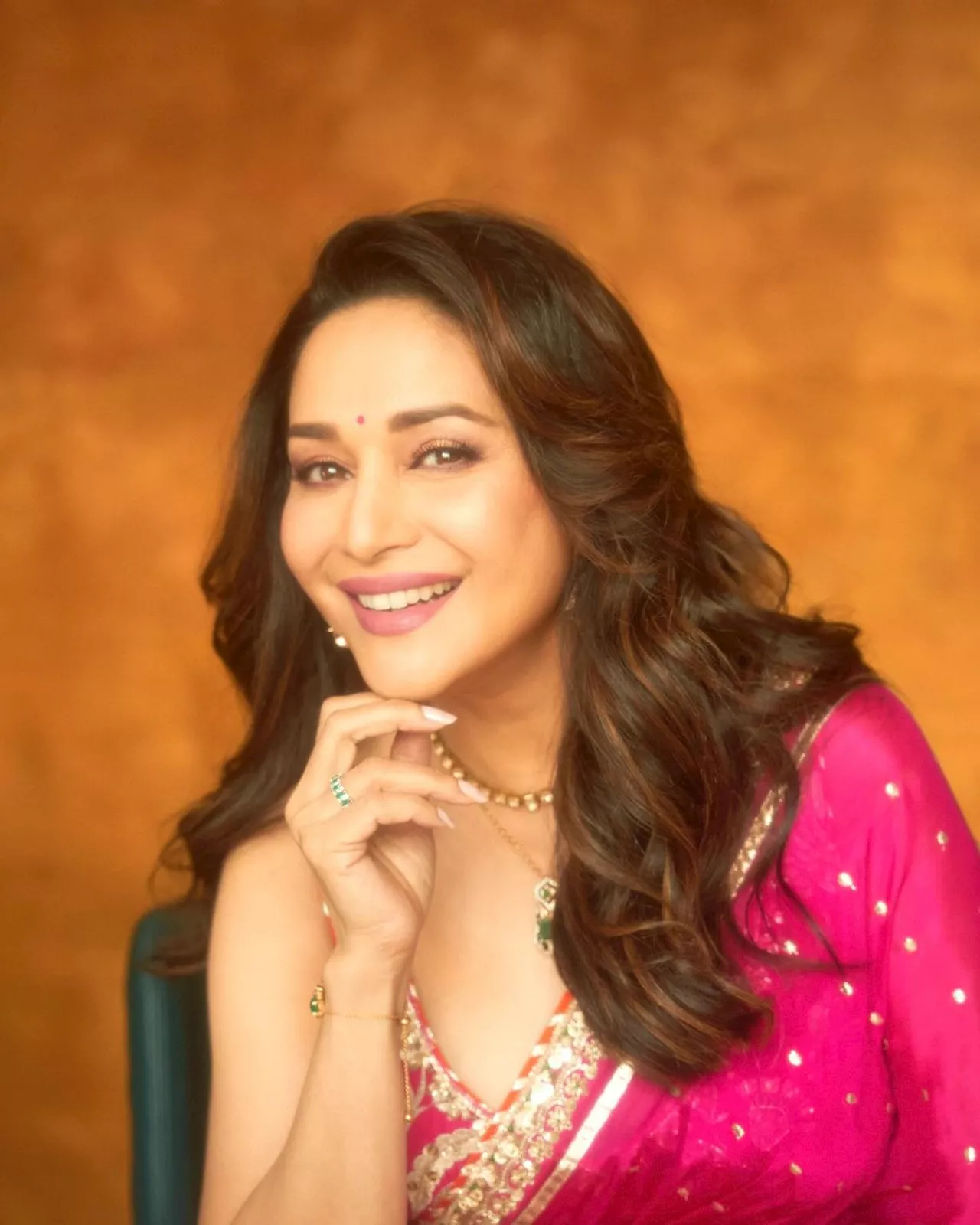 Madhuri Dixit के बताए इस हेयर ऑयल को आप भी घर में कर सकते हैं तैयार, बढ़ने लगेंगे बाल