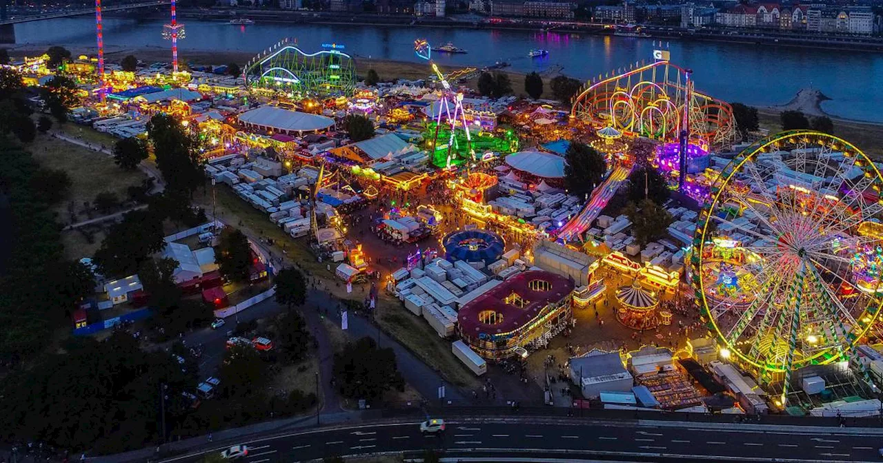 Die Rheinkirmes in Düsseldorf aus der Luft