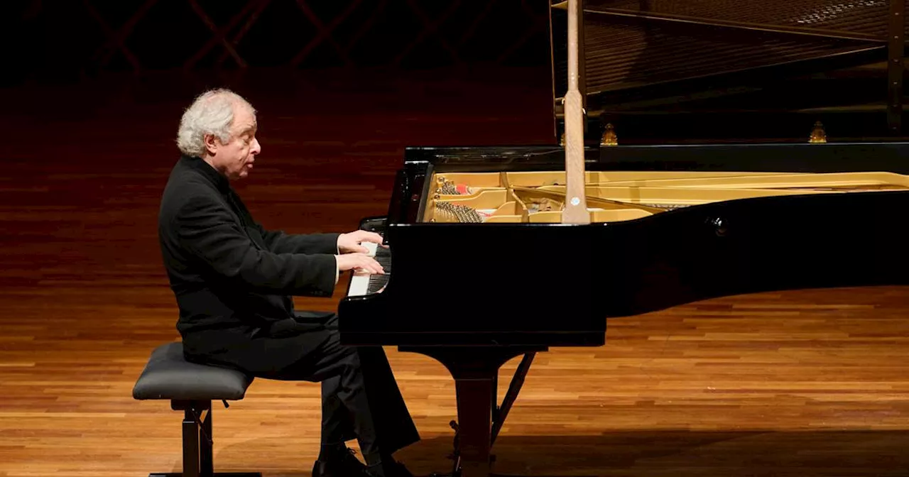 Kritik: Klavierabend mit András Schiff im Robert-Schumann-Saal