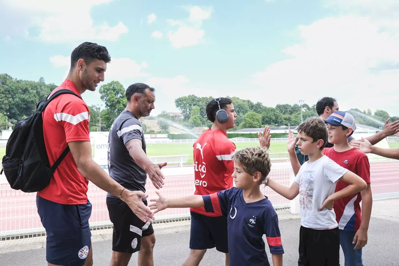 JO de Paris 2024 : dans les Landes, la sélection paraguayenne de football suscite la curiosité