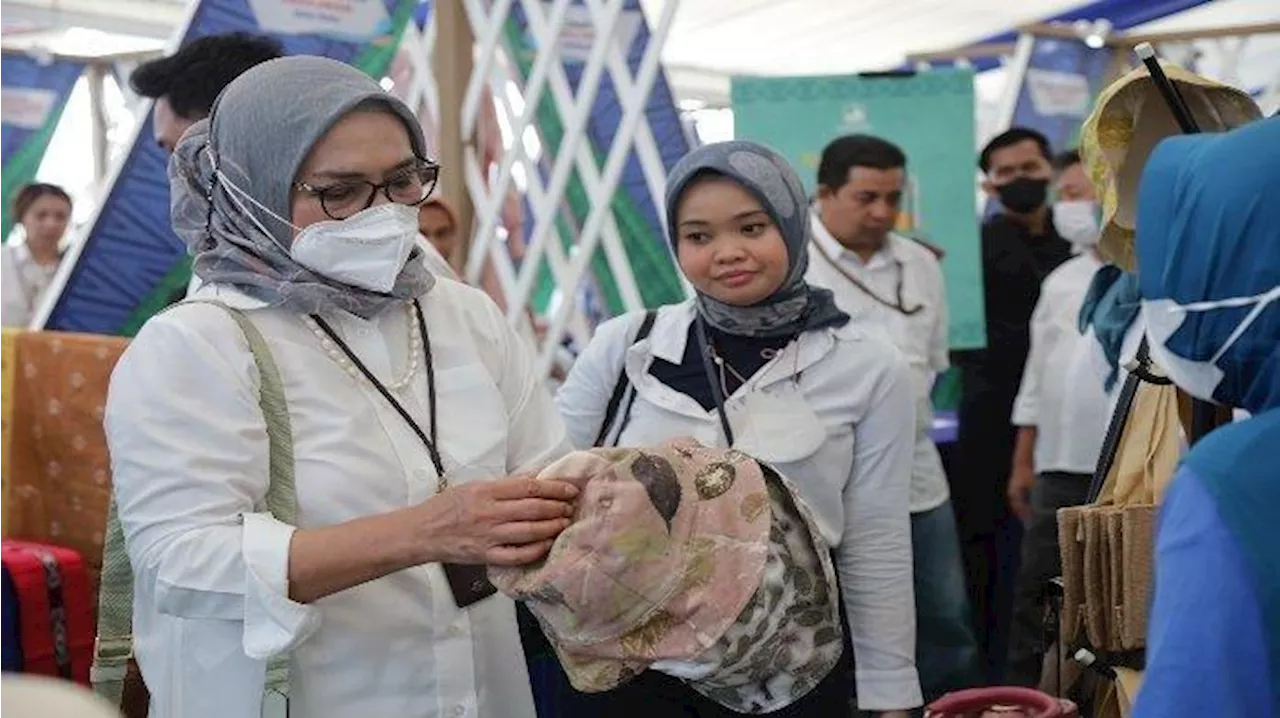 Musdalifah Bikin Batik Eco Print Berbahan Sutra Terkenal Hingga Inggris dan Kanada