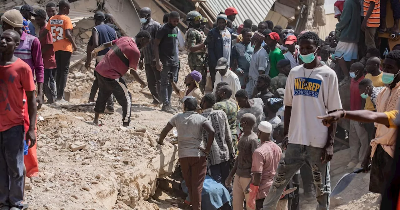 Video: Dramático rescate tras derrumbe de colegio en Nigeria que deja 21 muertos