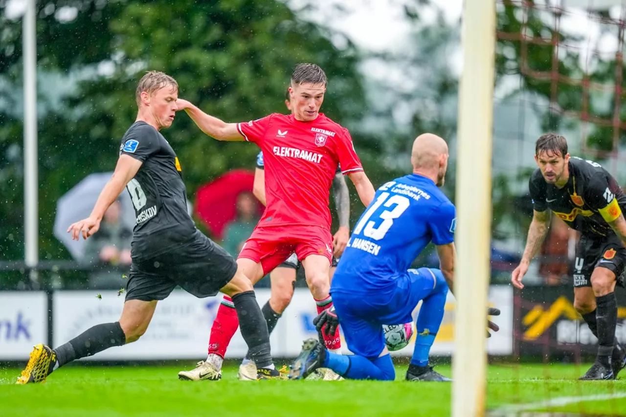 Uitblinker Rots brengt FC Twente op het droge in waterballet