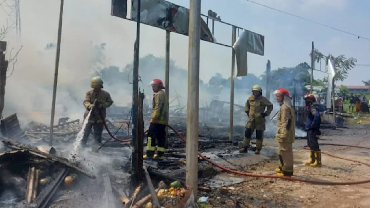 Ledakan Tabung Gas, Rumah Makan dan 4 Lapak Buah Hangus Terbakar