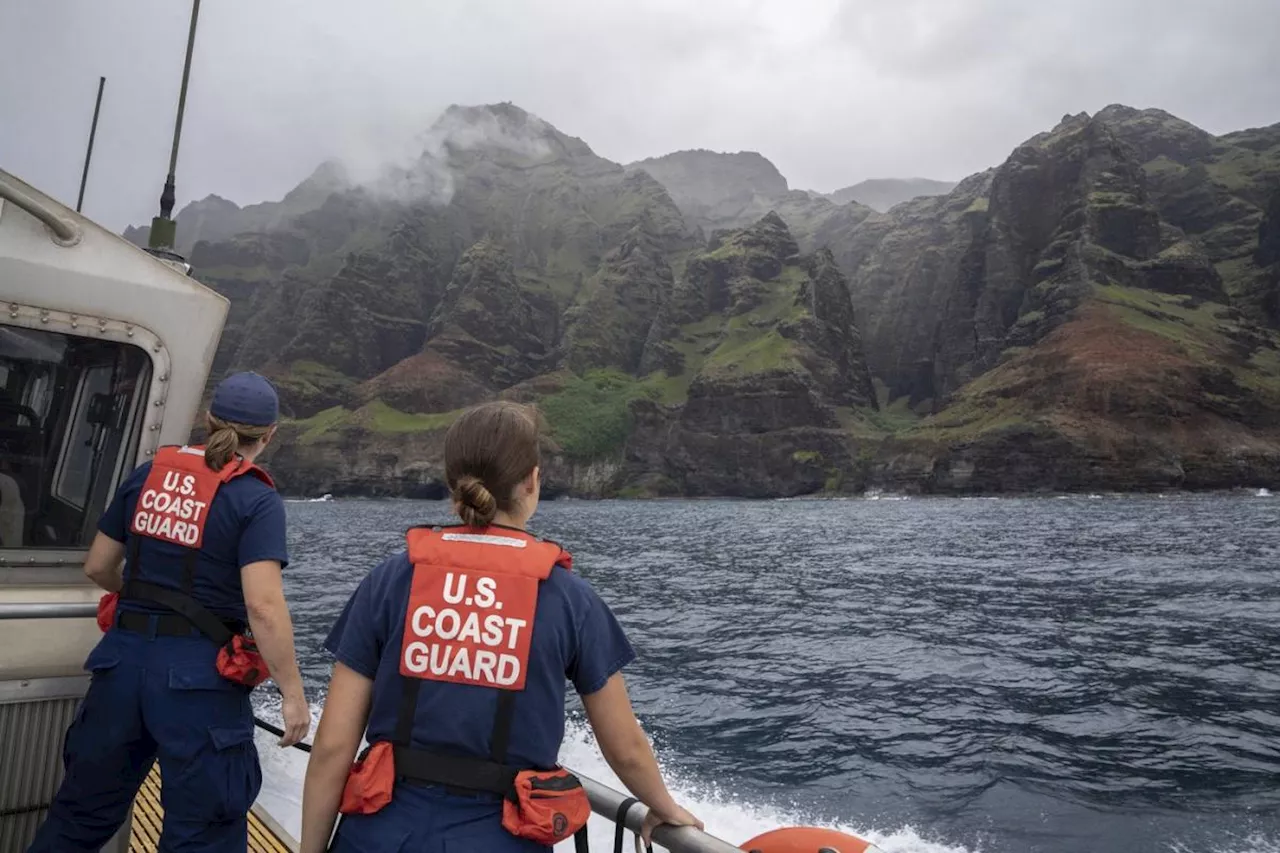 1 dead, 2 missing after tourist helicopter crashes off Hawaiian island of Kauai