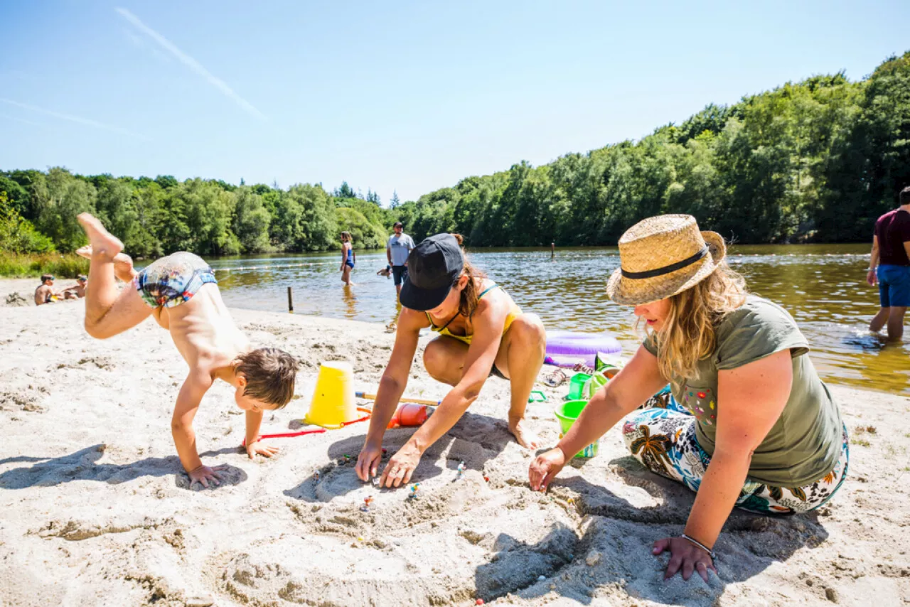 Plage, baignade, accrobranche, kayak, cheval, vélo : de tout dans cette forêt bretonne !