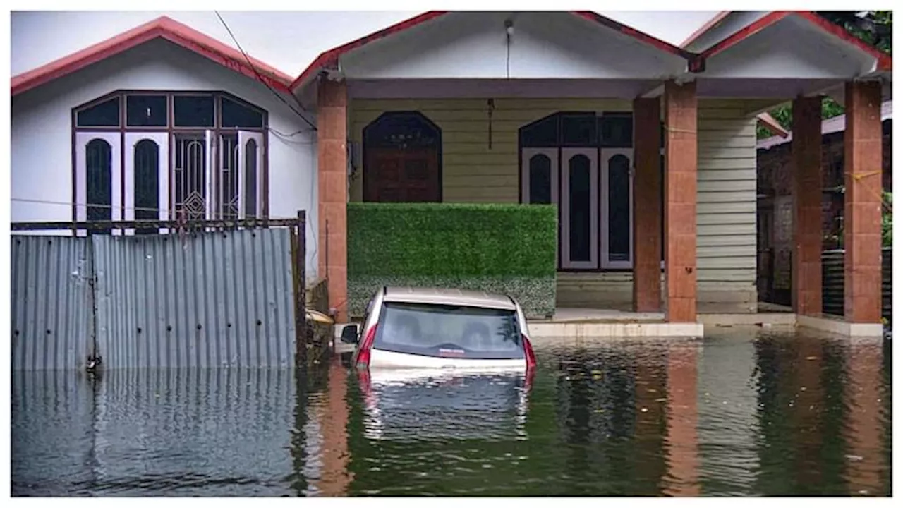 Flood: असम में बाढ़ से हालात गंभीर, 12 लाख से ज्यादा लोग फंसे, आज फिर कई इलाकों में भारी बारिश की आशंका