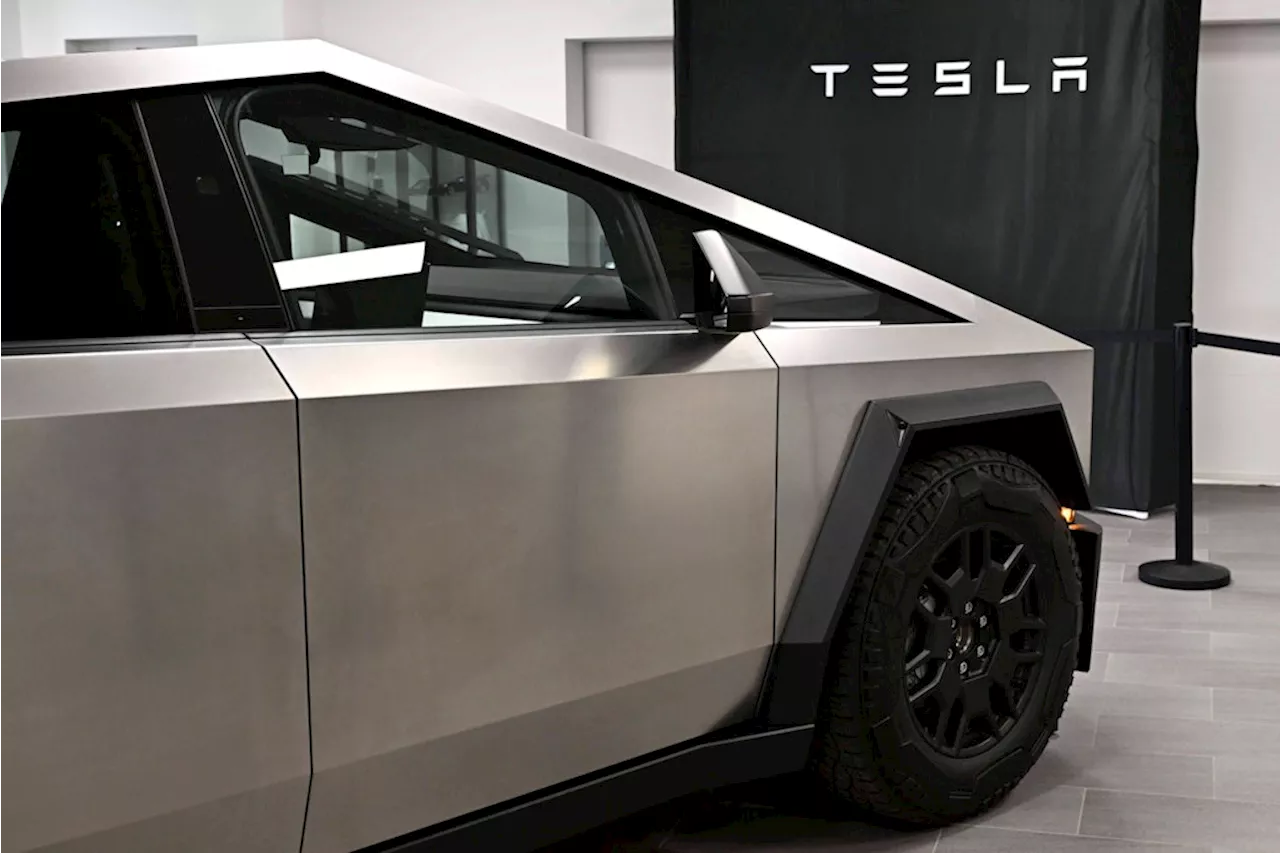 Letzte Generation: Aktivisten übergießen Tesla-Cybertruck mit Farbe