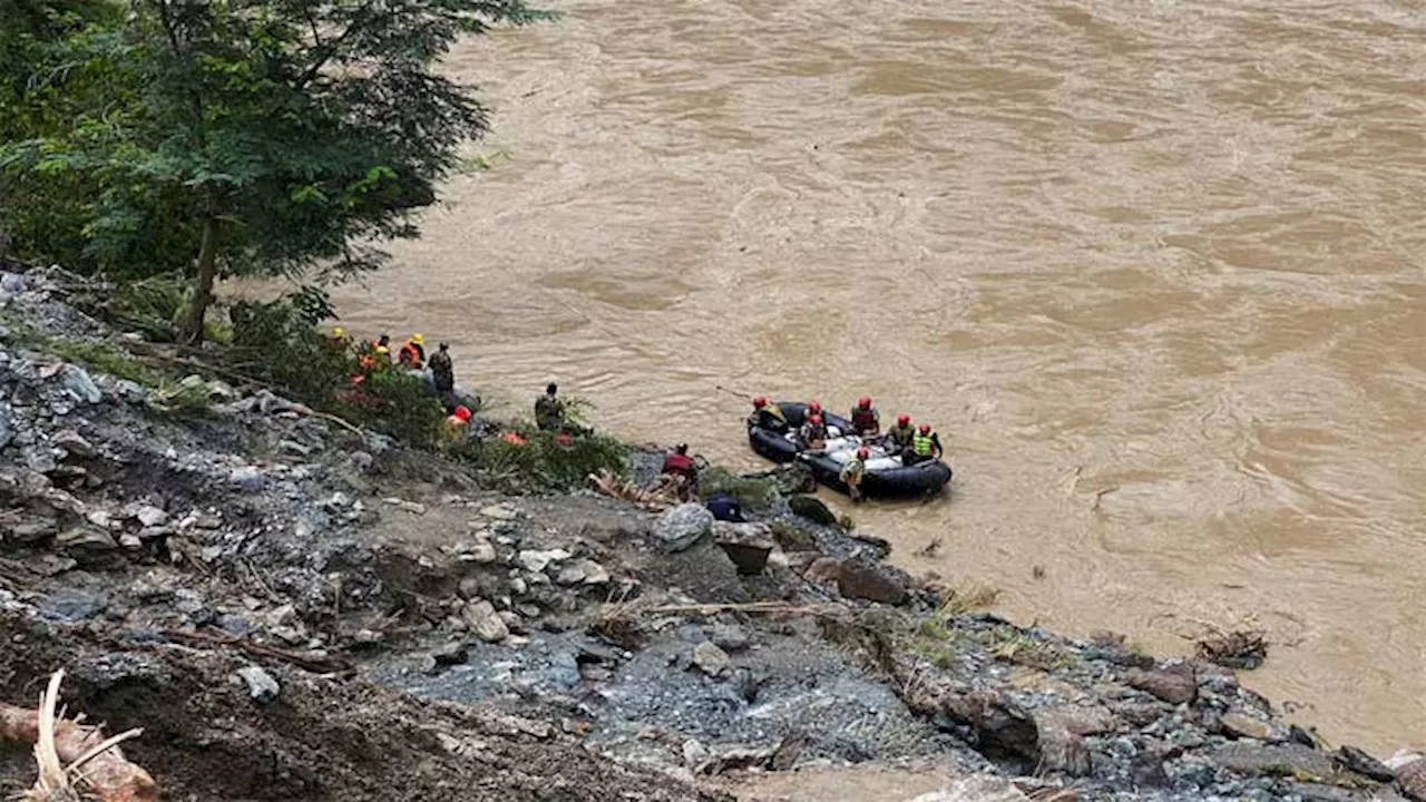 Chances of finding survivors slim after Nepal landslide, official says