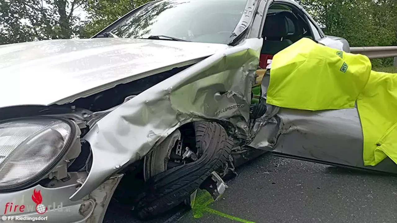 Bgld: Zwei Eingeschlossene nach Pkw-Unfall auf der B 63 in Riedlingsdorf