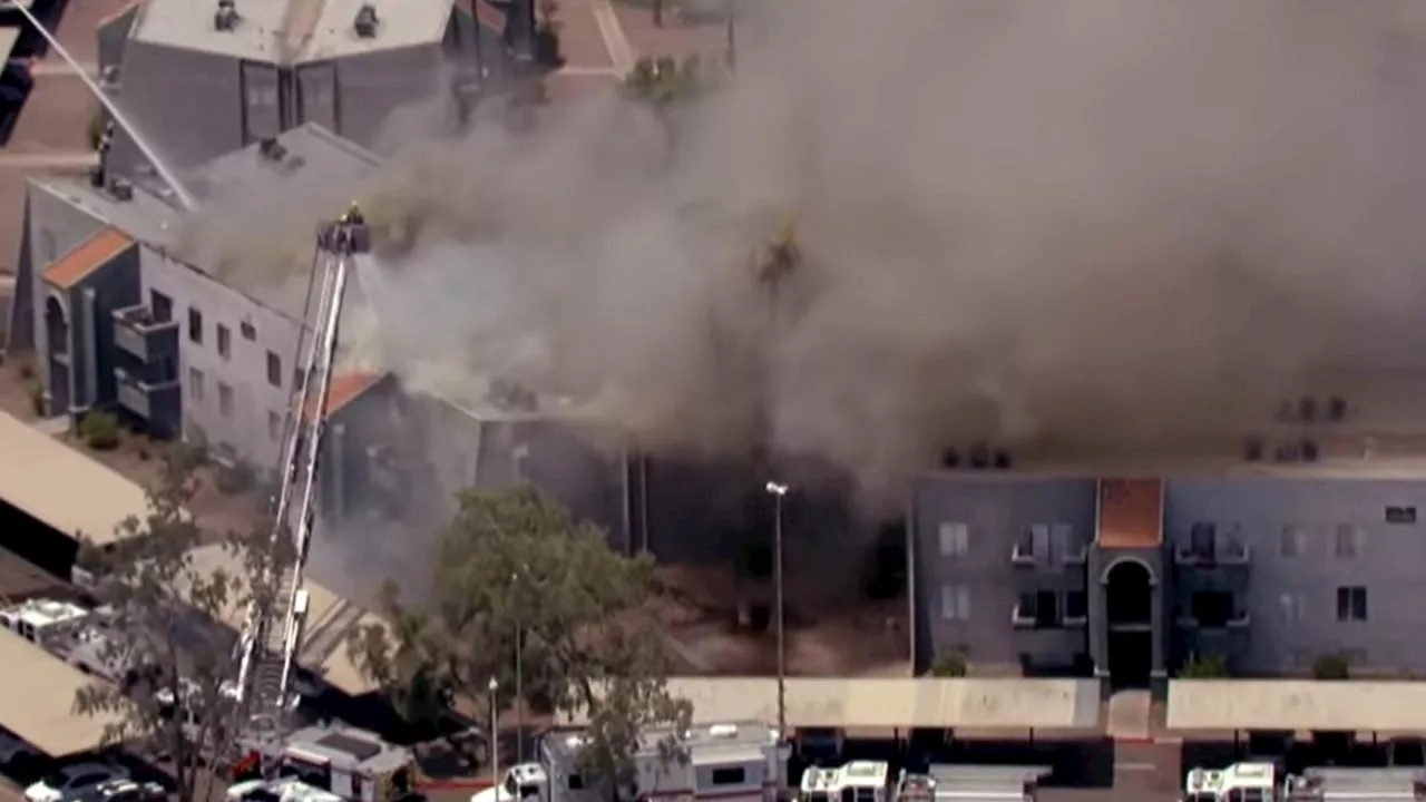 Massive fire rips through Mesa apartment building