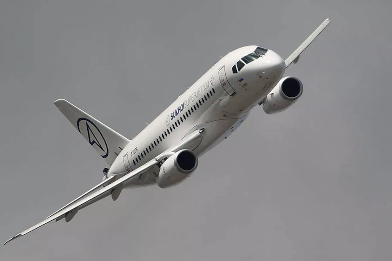 Самолет Sukhoi Superjet 100 из Нижневартовска совершил аварийную посадку в Минводах