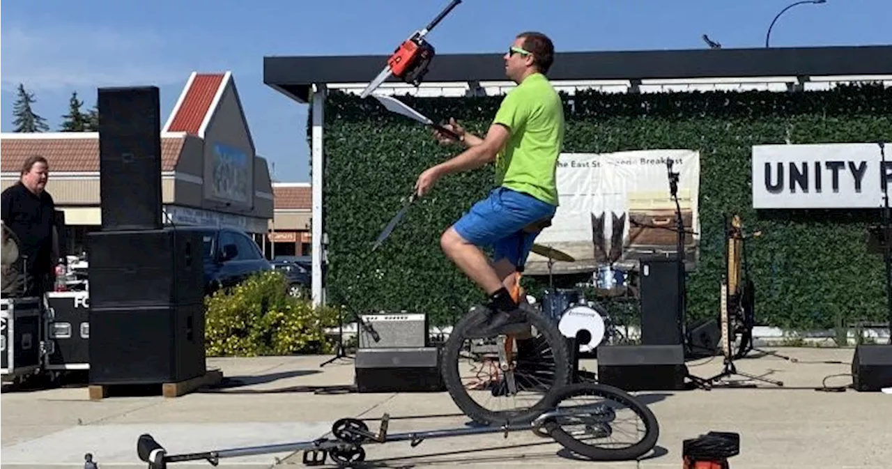 Chainsaw juggler wows crowds during Calgary Stampede