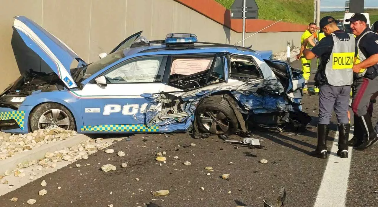 Auto piomba sulla pattuglia della Polstrada mentre rileva un incidente: agenti feriti