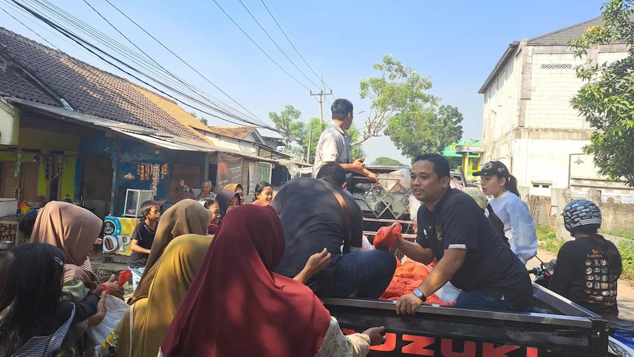 Arief Wismansyah Bagikan Puluhan Ton Beras Hasil Panen Lokal di Kabupaten Tangerang