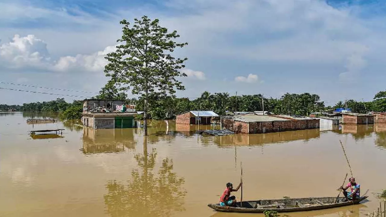 Assam Floods: असम में बाढ़ का कहर जारी है, अब तक 90 लोगों की मौत, 12 लाख से ज्यादा अभी भी प्रभावित