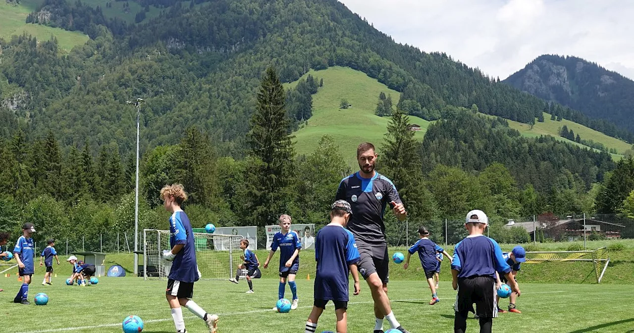 Kicker-Camp in Tirol: Ein Paderborner Ex-Profi bringt Kinder in Bewegung